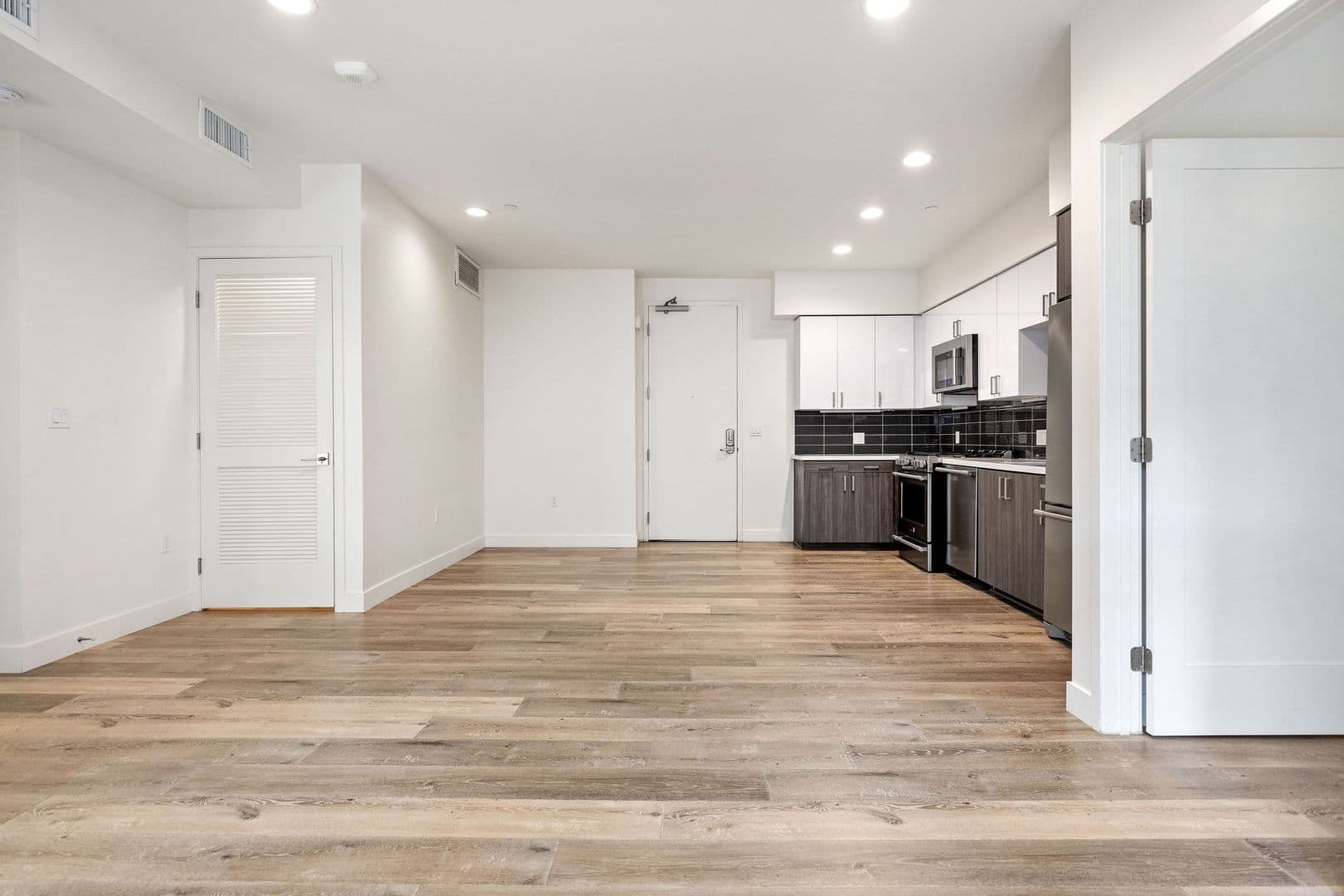 Santa Monica Apartment: 1122 Pico Blvd