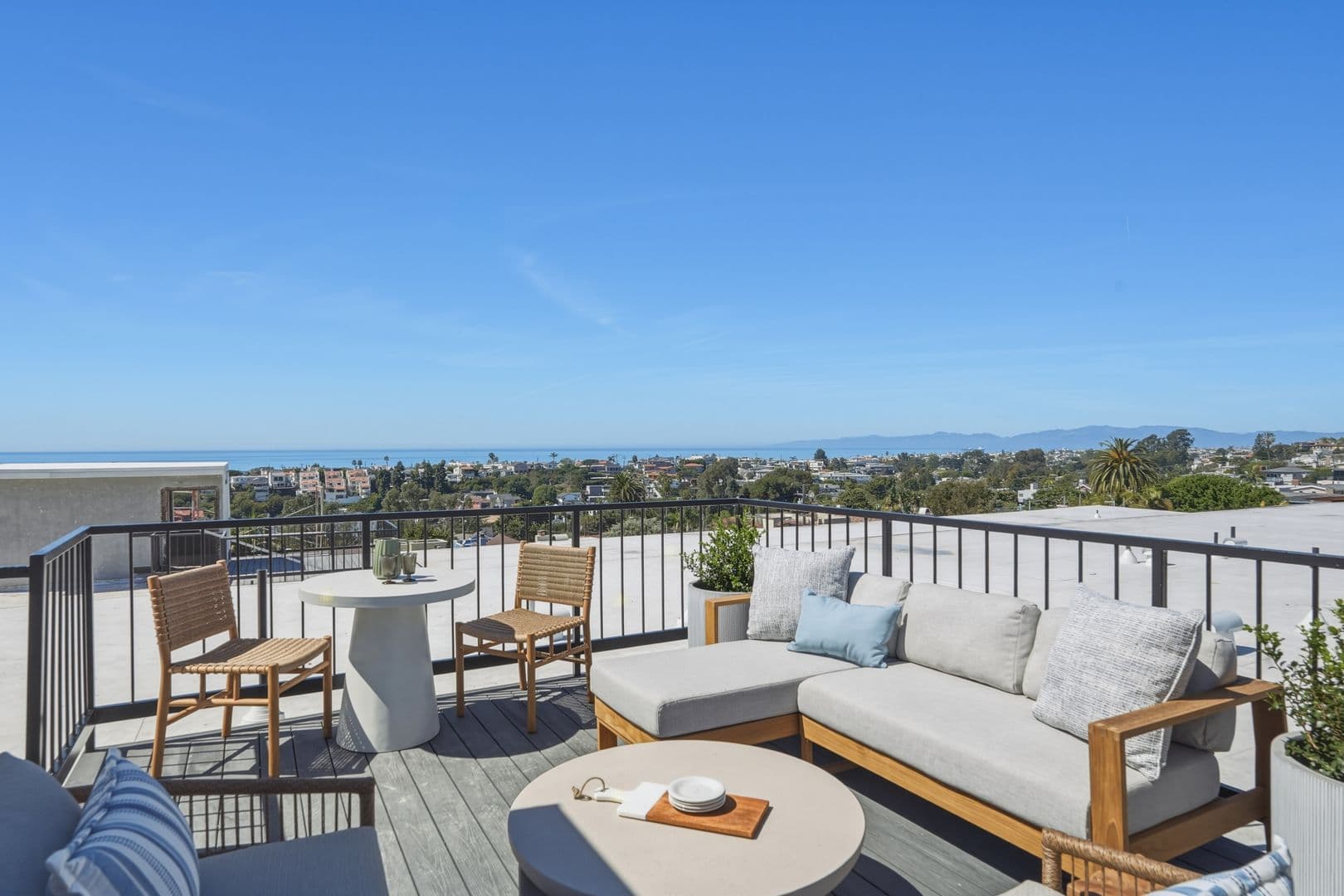 Hermosa Beach Apartment: 720-724 21st Street