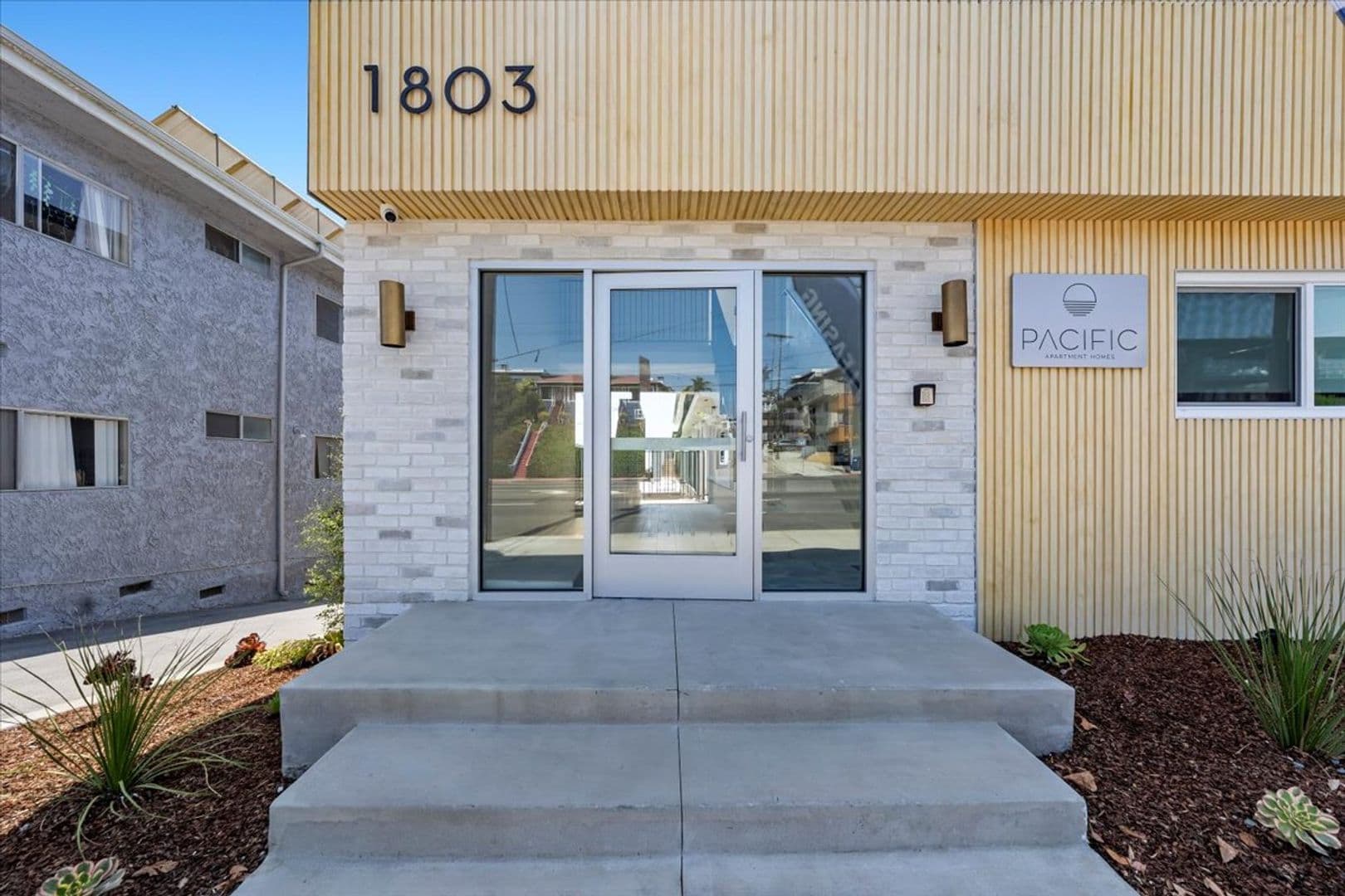 Hermosa Beach Apartment: 1803 Pacific Coast Highway