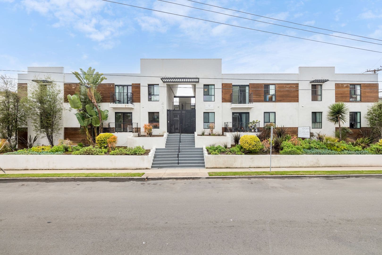 El Segundo Apartment: 431 Indiana Street