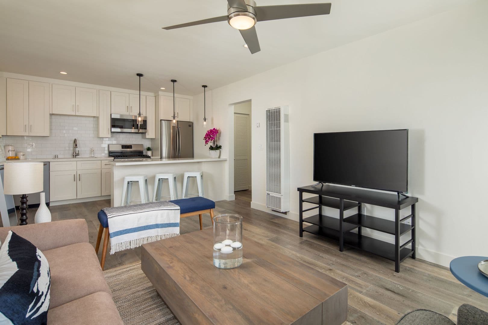 El Segundo Apartment: 207, 209 & 211 Sierra Street