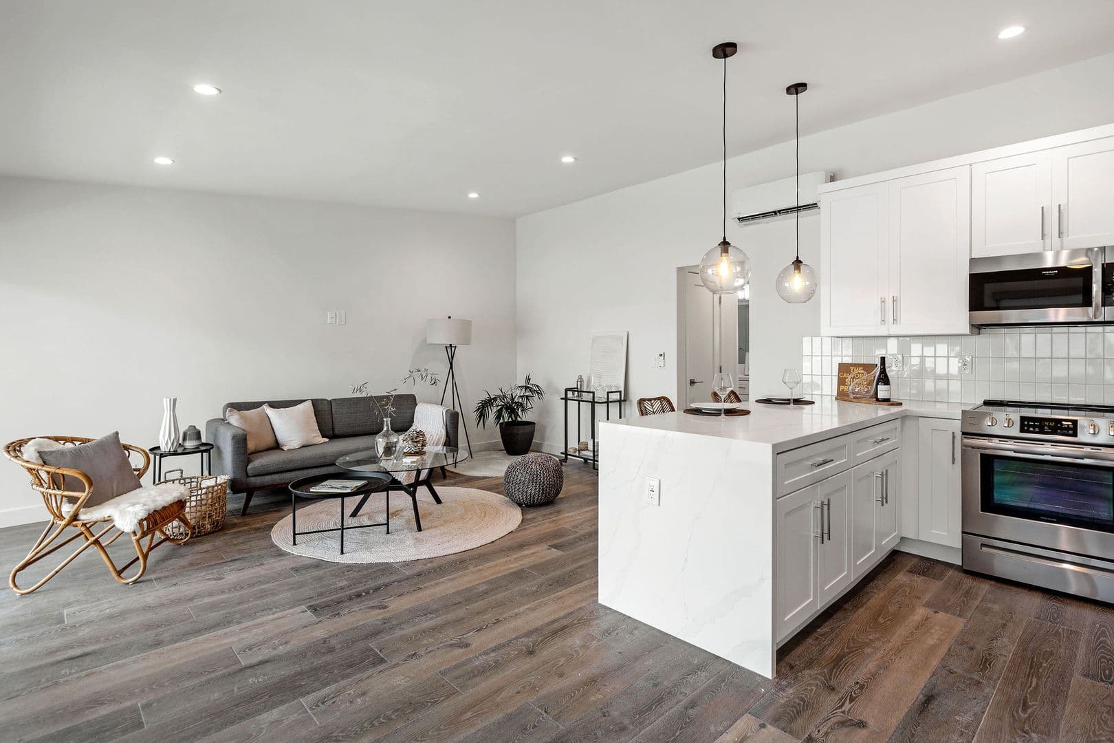 El Segundo Apartment: 420 Illinois Street
