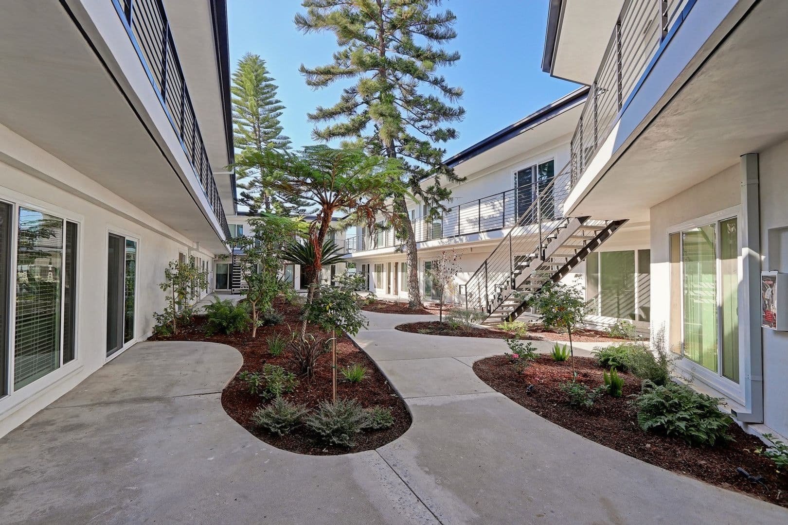 El Segundo Apartment: 716-717 Indiana Court