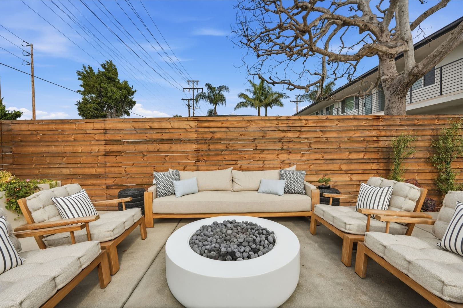El Segundo Apartment: 1620 E Maple Ave
