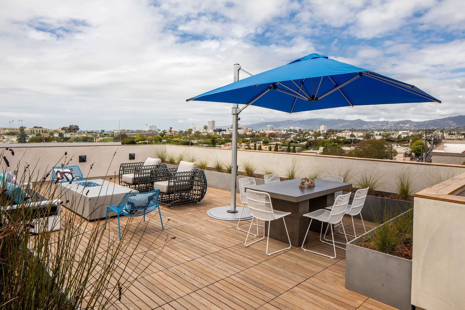 Santa Monica Apartment: 1122 Pico Blvd