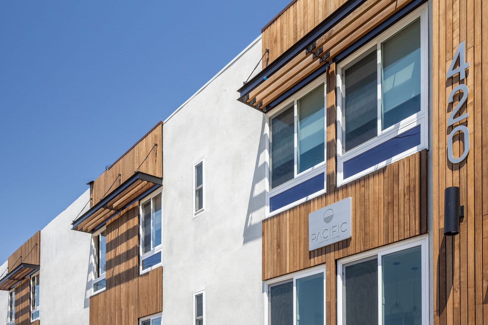El Segundo Apartment: 420 Illinois Street