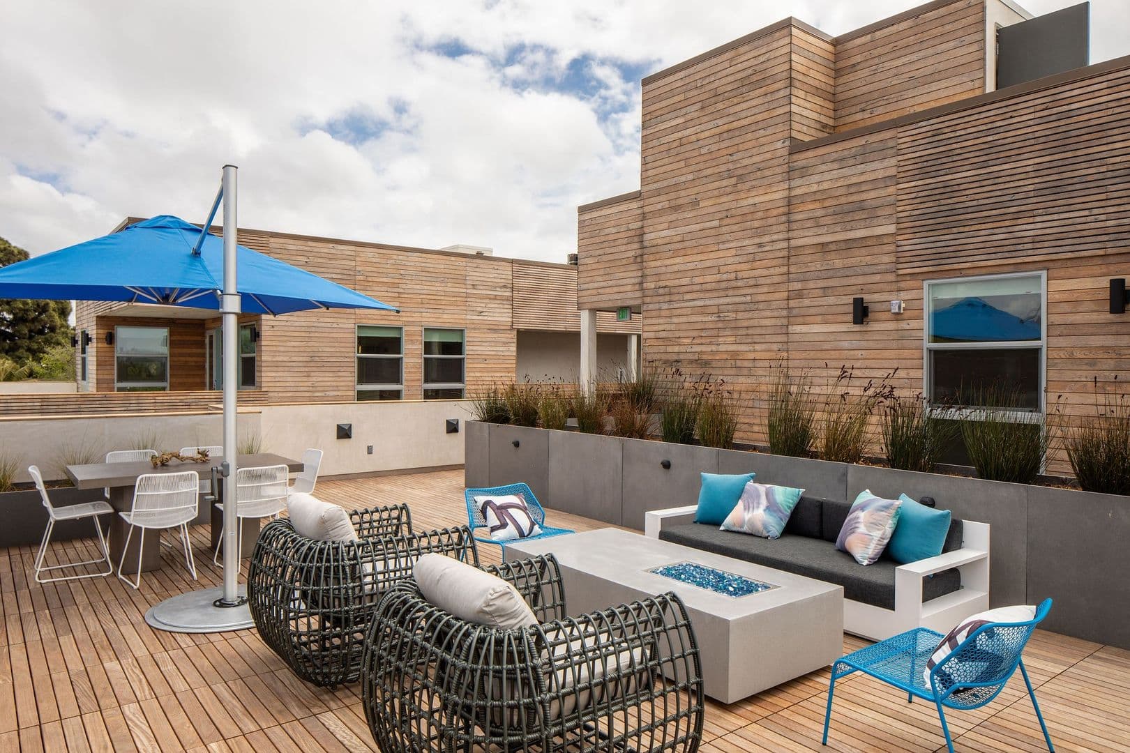 Santa Monica Apartment: 1122 Pico Blvd
