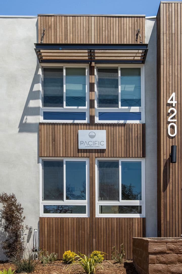 El Segundo Apartment: 420 Illinois Street