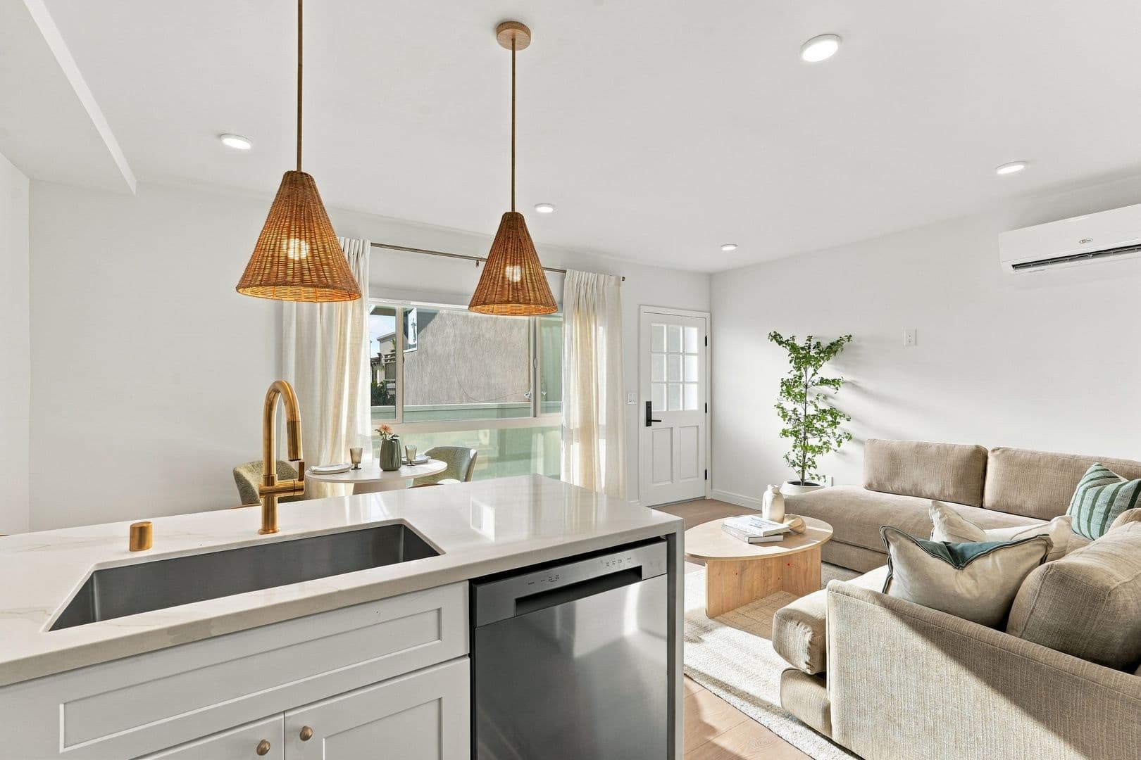 Hermosa Beach Apartment: 720-724 21st Street