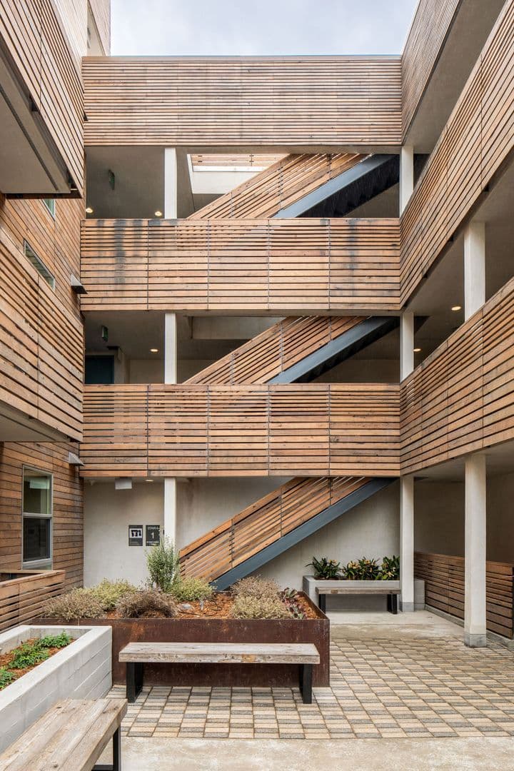 Santa Monica Apartment: 1122 Pico Blvd