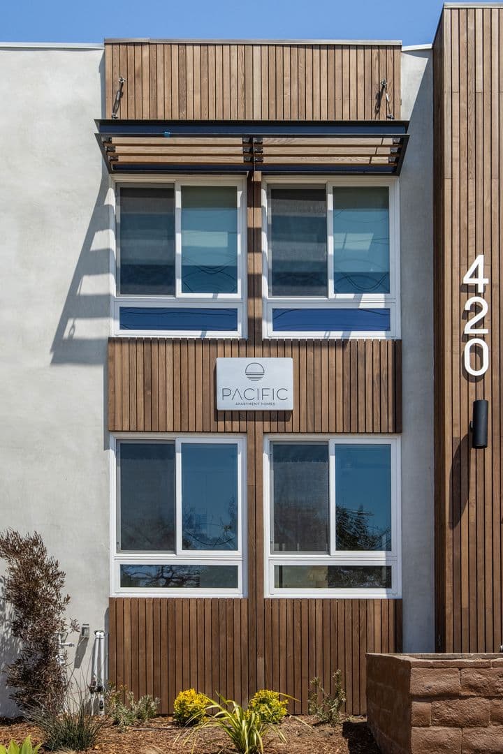 El Segundo Apartment: 420 Illinois Street