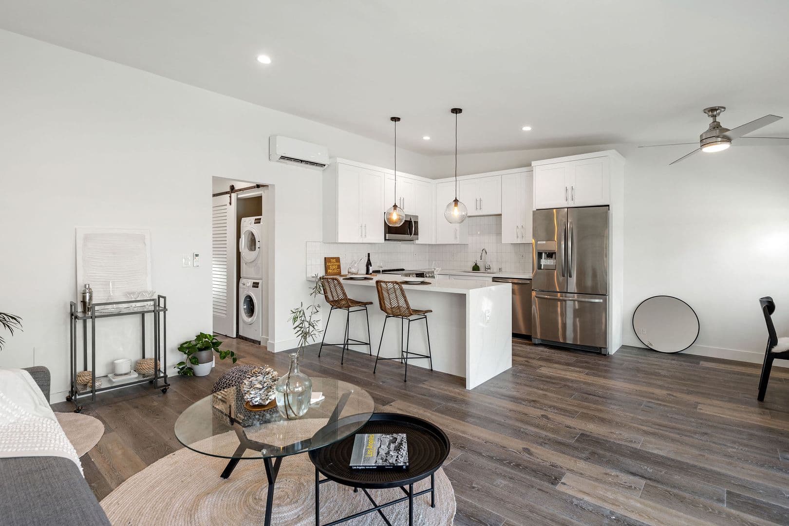 El Segundo Apartment: 420 Illinois Street