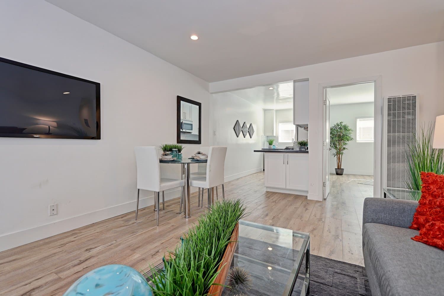 El Segundo Apartment: 716-717 Indiana Court