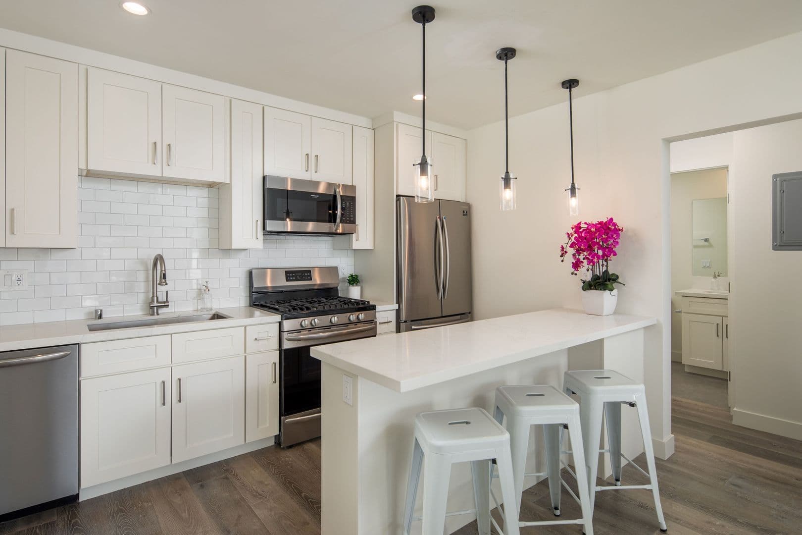 El Segundo Apartment: 207, 209 & 211 Sierra Street