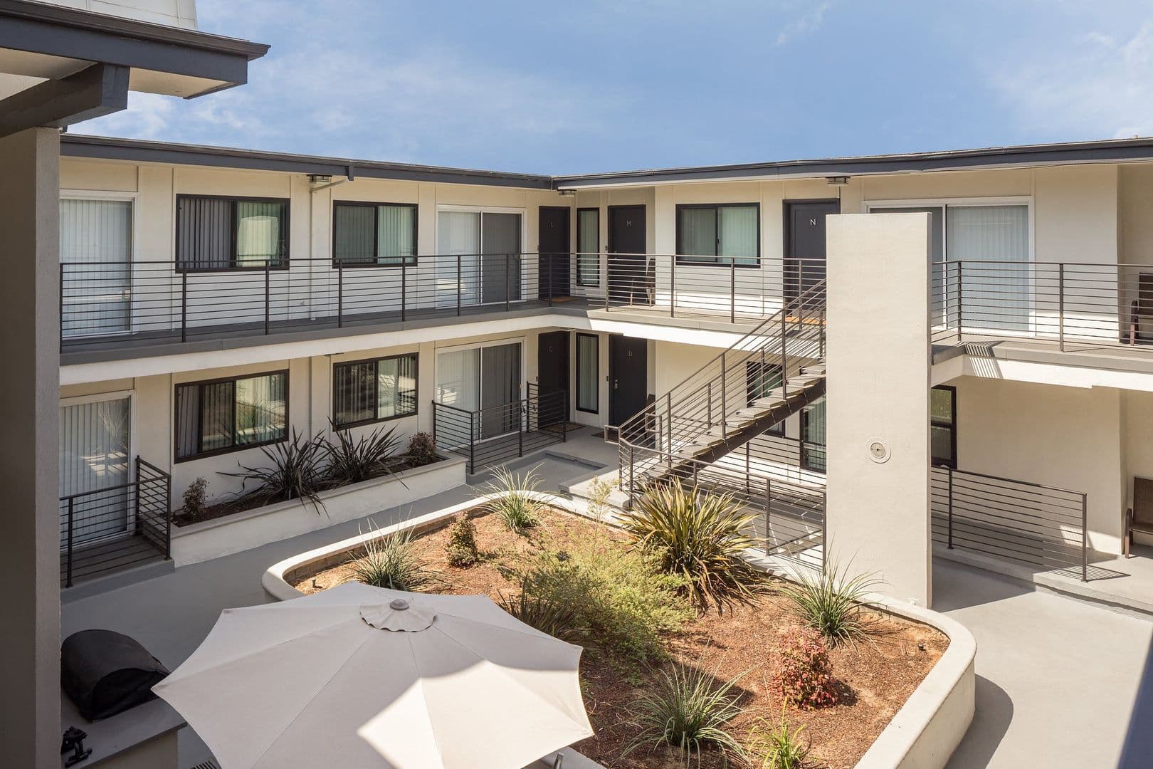 El Segundo Apartment: 431 Indiana Street