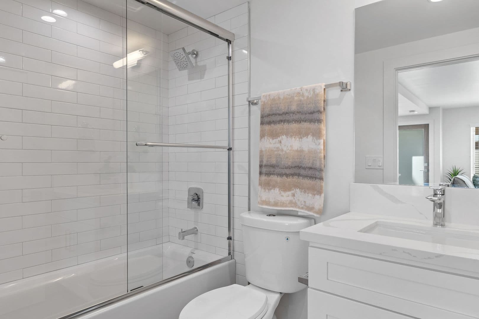 El Segundo Apartment: 420 Illinois Street