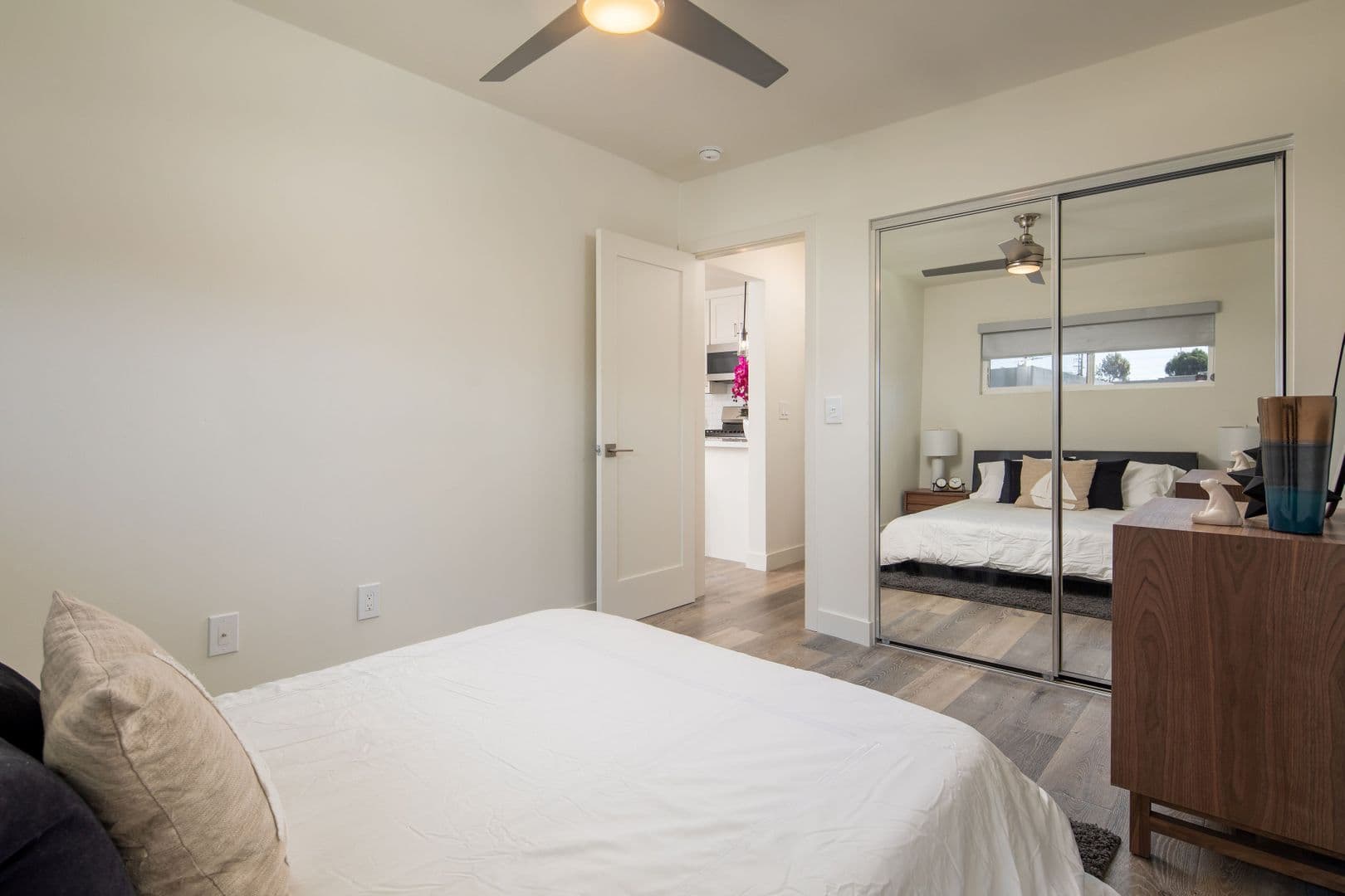 El Segundo Apartment: 207, 209 & 211 Sierra Street