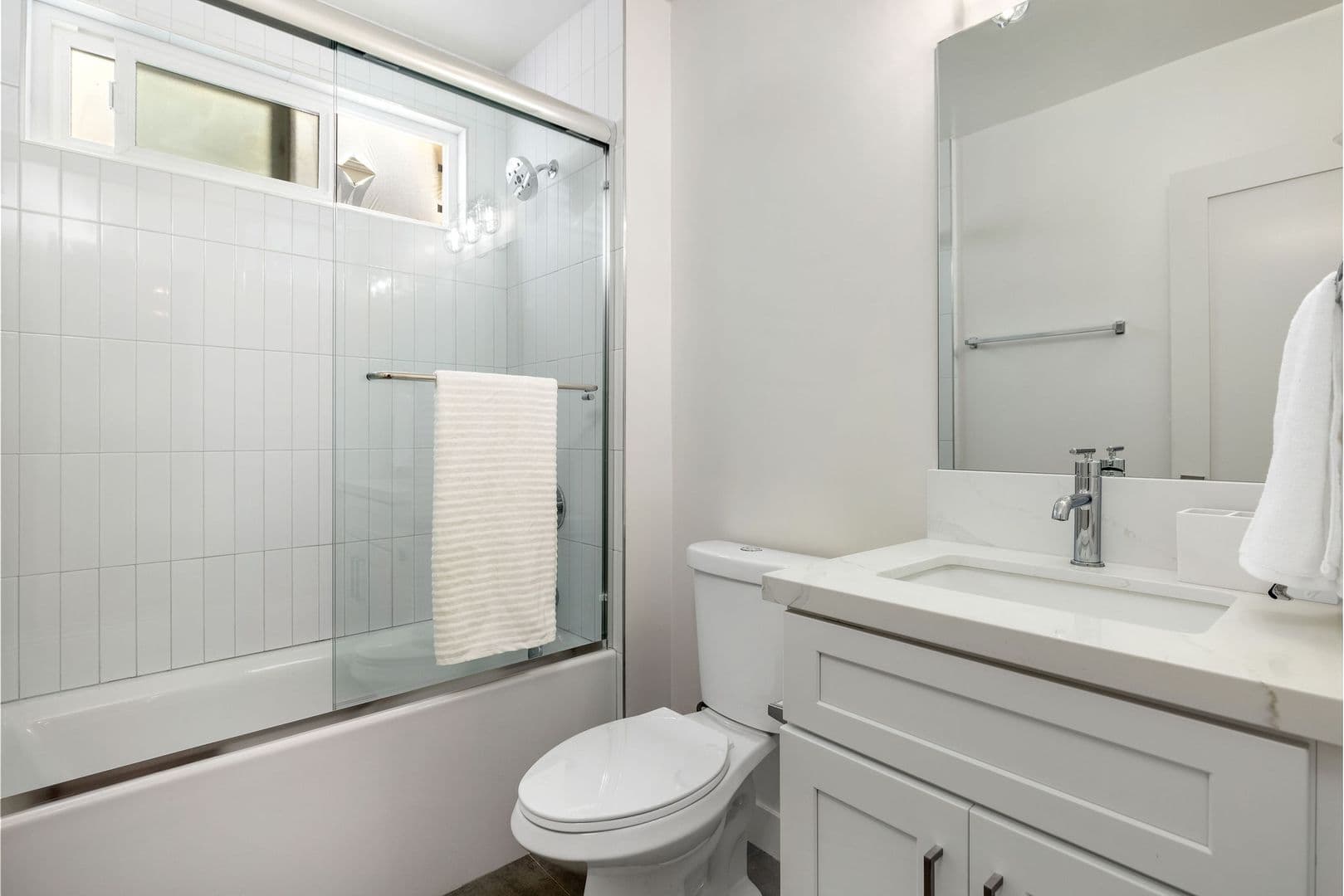 El Segundo Apartment: 420 Illinois Street