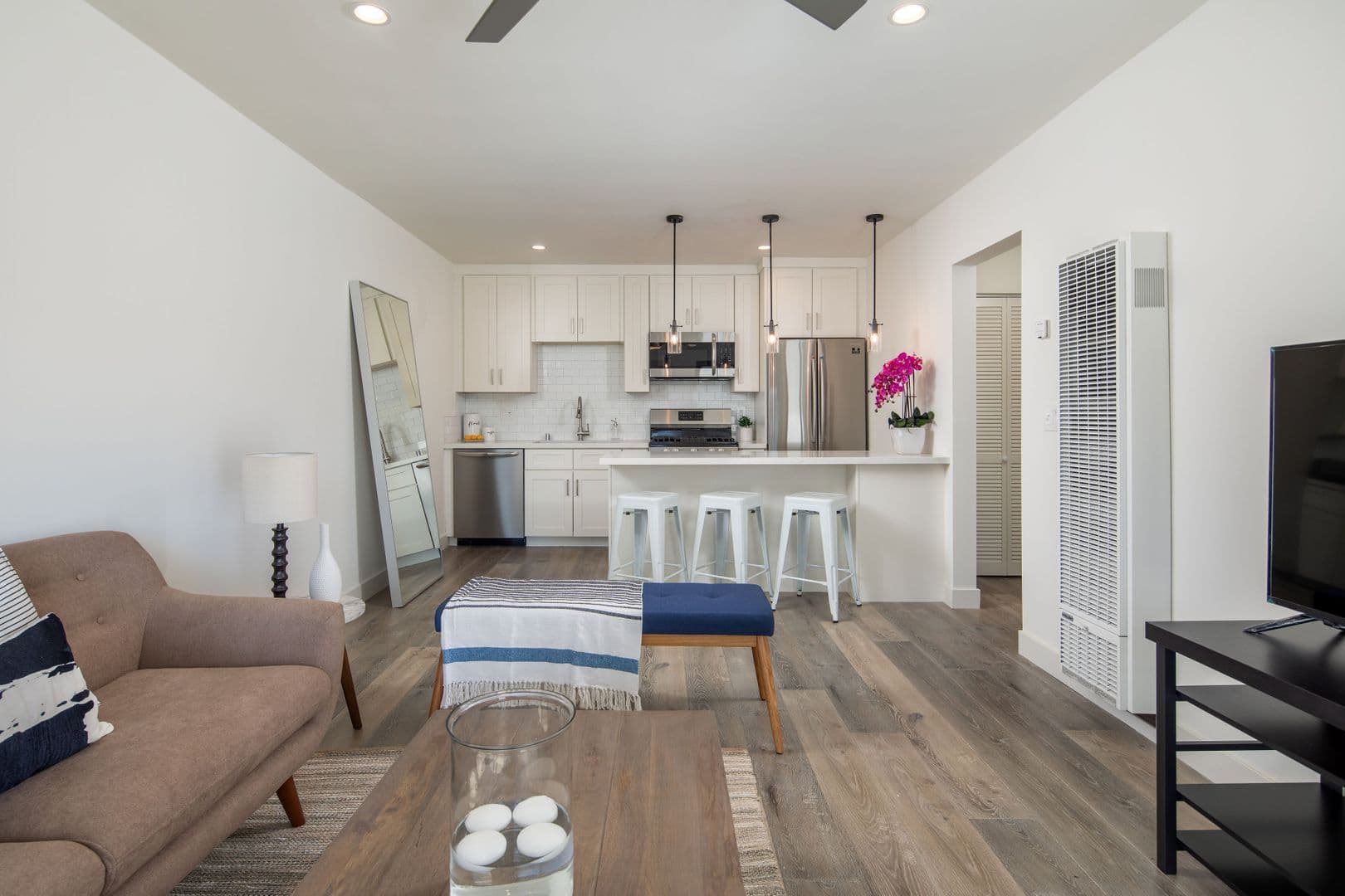 El Segundo Apartment: 207, 209 & 211 Sierra Street