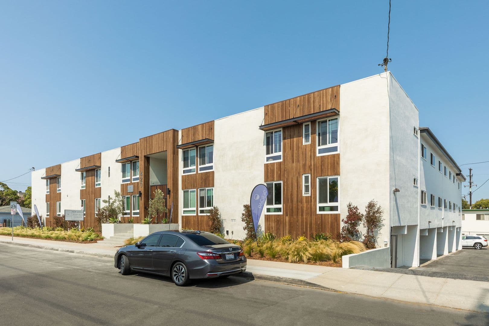 El Segundo Apartment: 420 Illinois Street