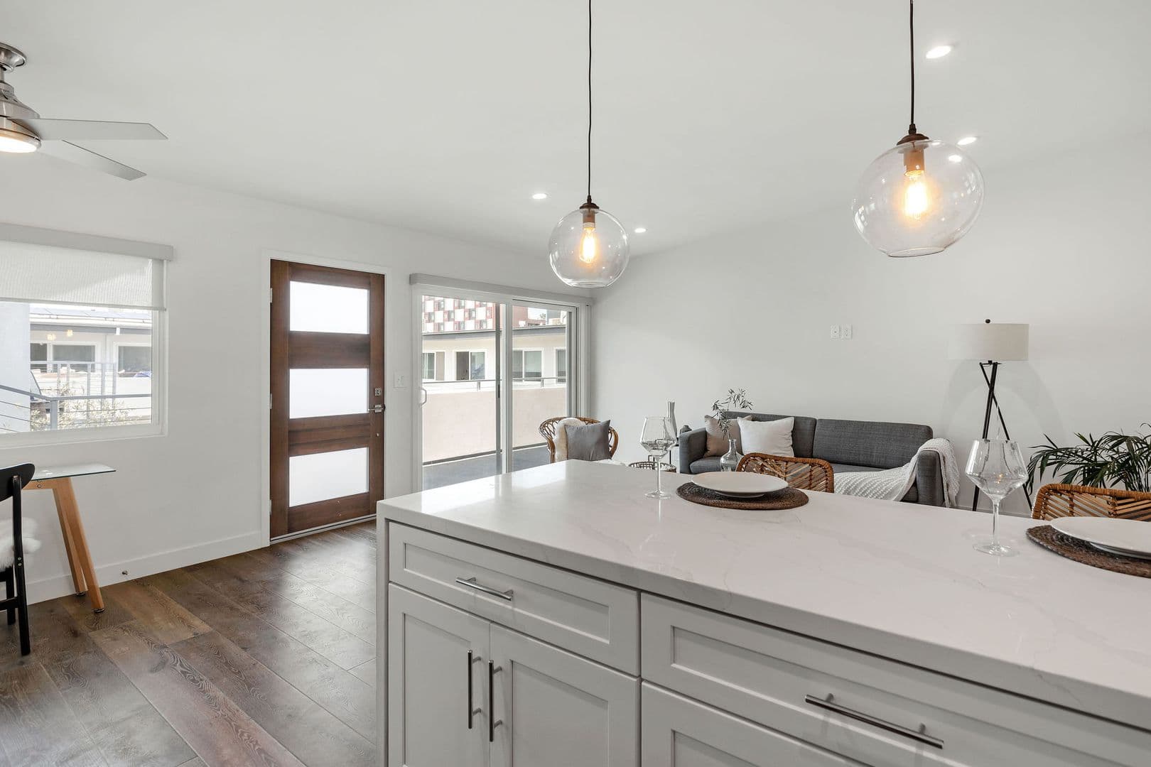 El Segundo Apartment: 420 Illinois Street