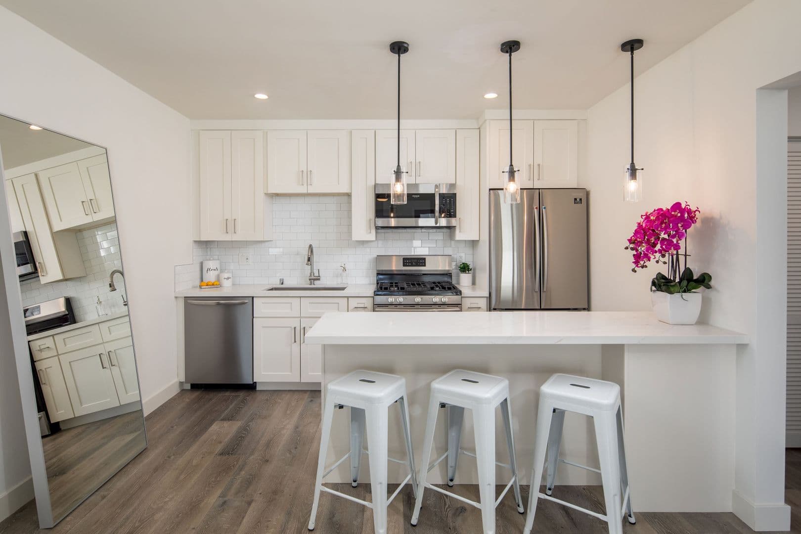 El Segundo Apartment: 207, 209 & 211 Sierra Street