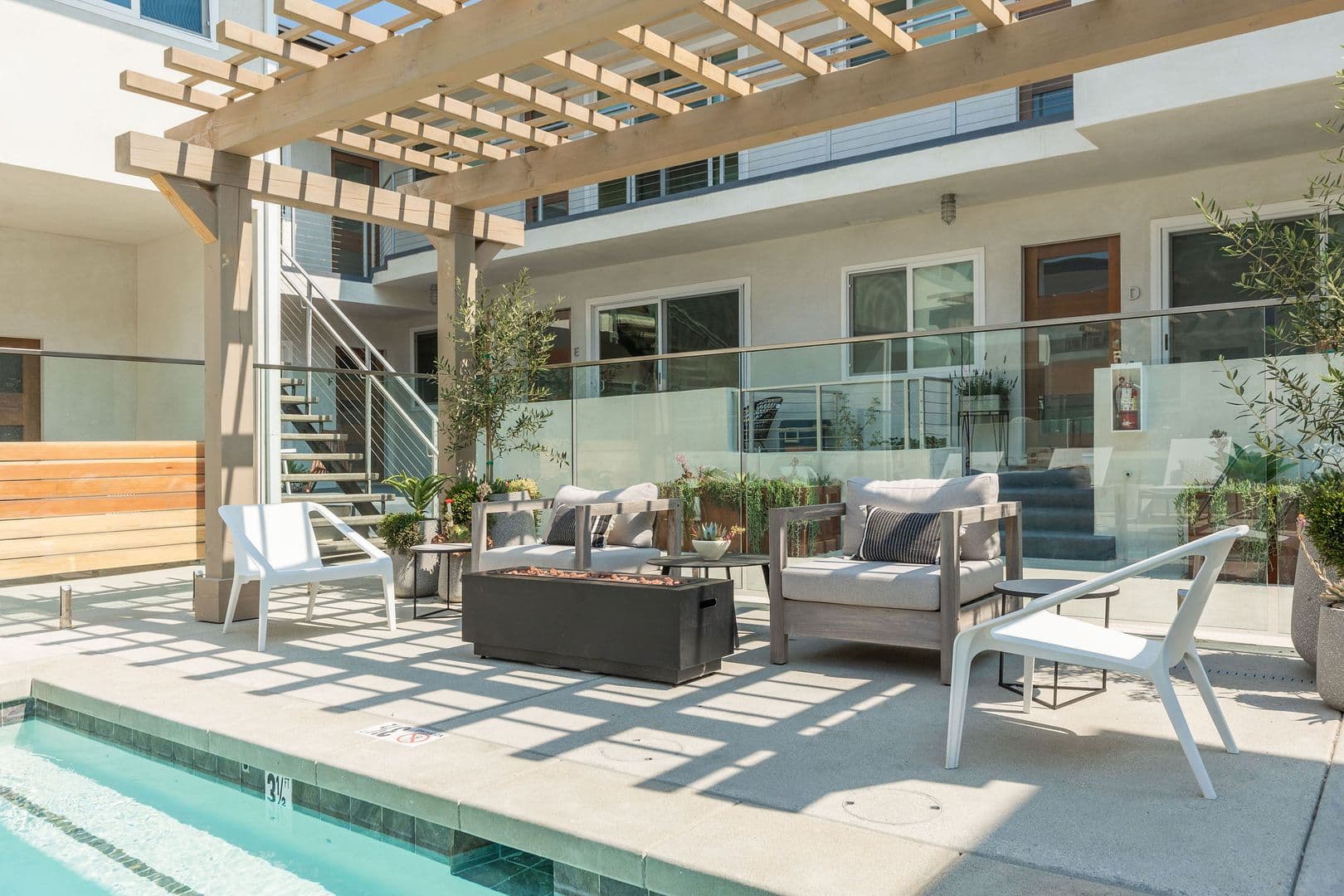El Segundo Apartment: 420 Illinois Street
