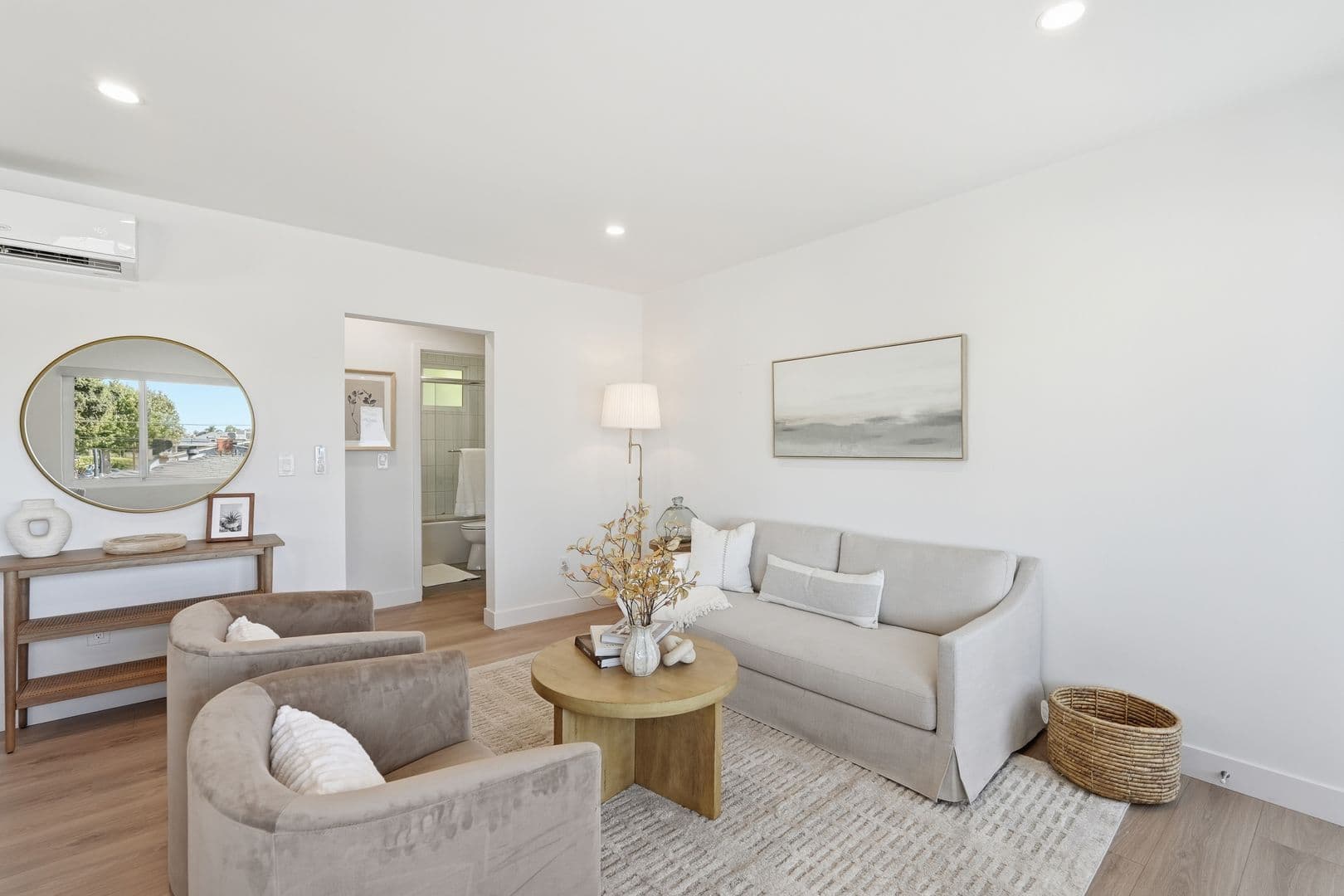 El Segundo Apartment: 1620 E Maple Ave