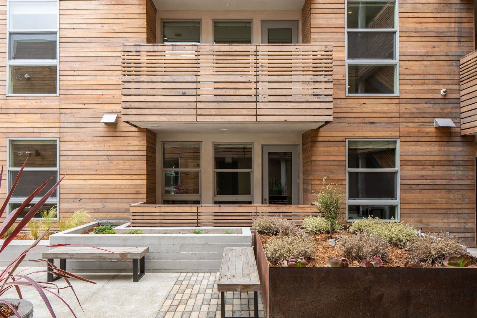 Santa Monica Apartment: 1122 Pico Blvd