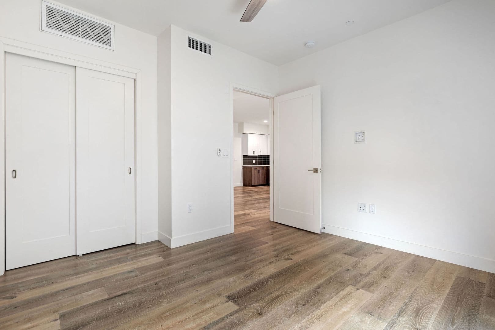Santa Monica Apartment: 1122 Pico Blvd