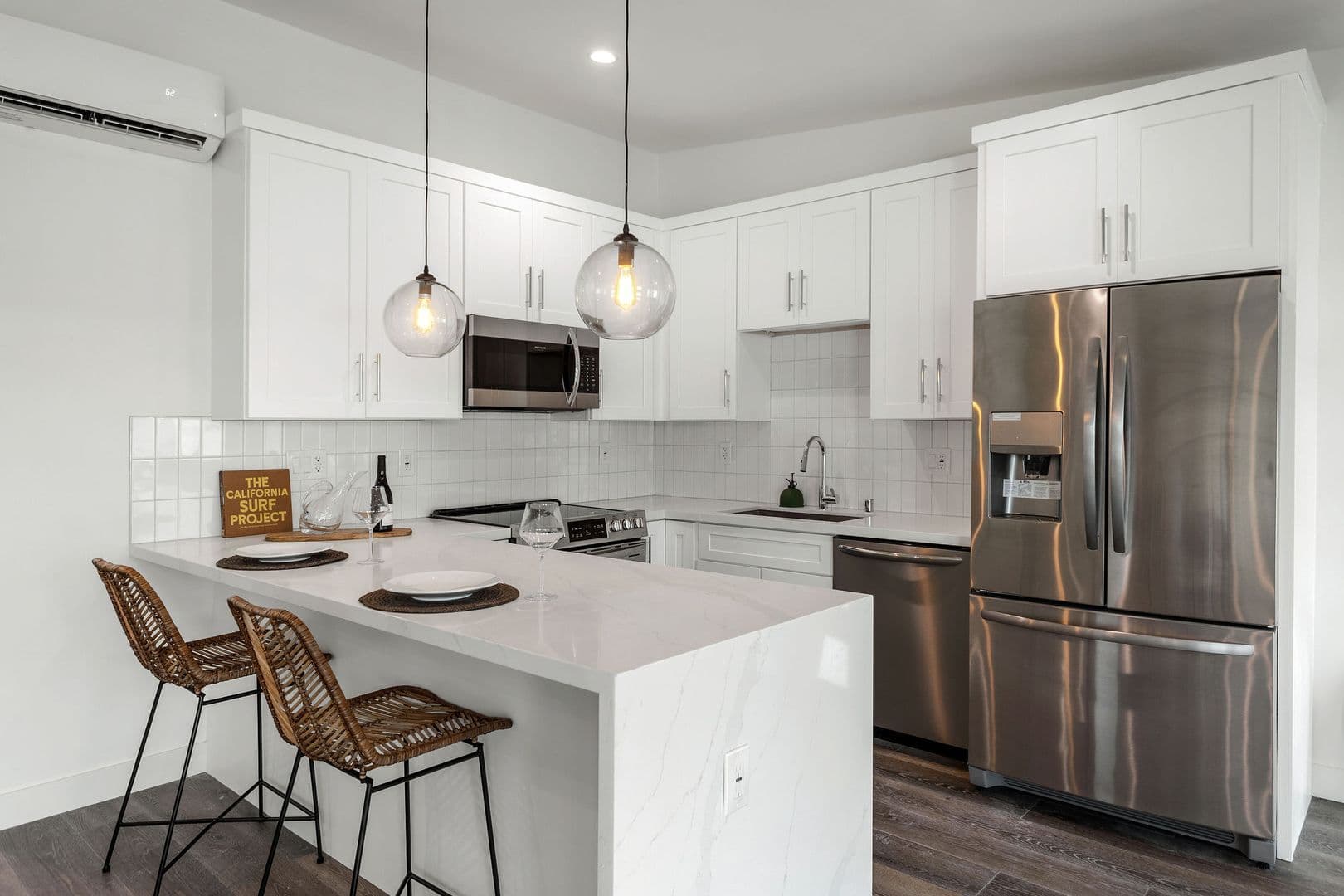 El Segundo Apartment: 420 Illinois Street
