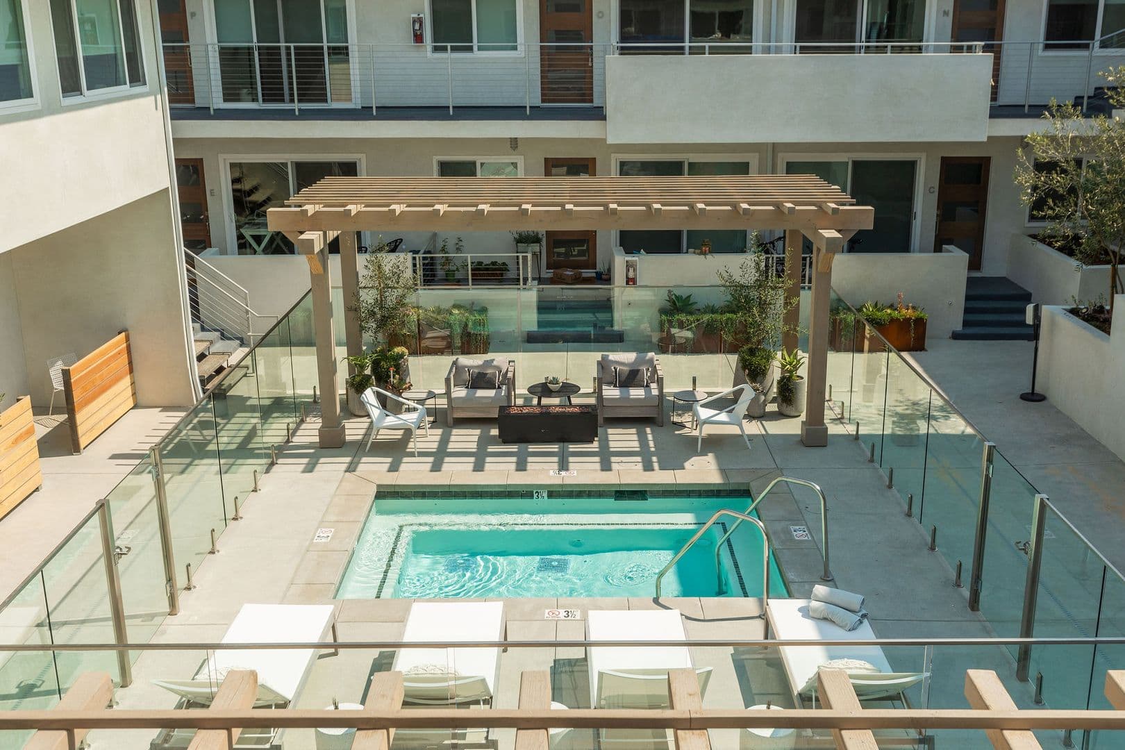 El Segundo Apartment: 420 Illinois Street