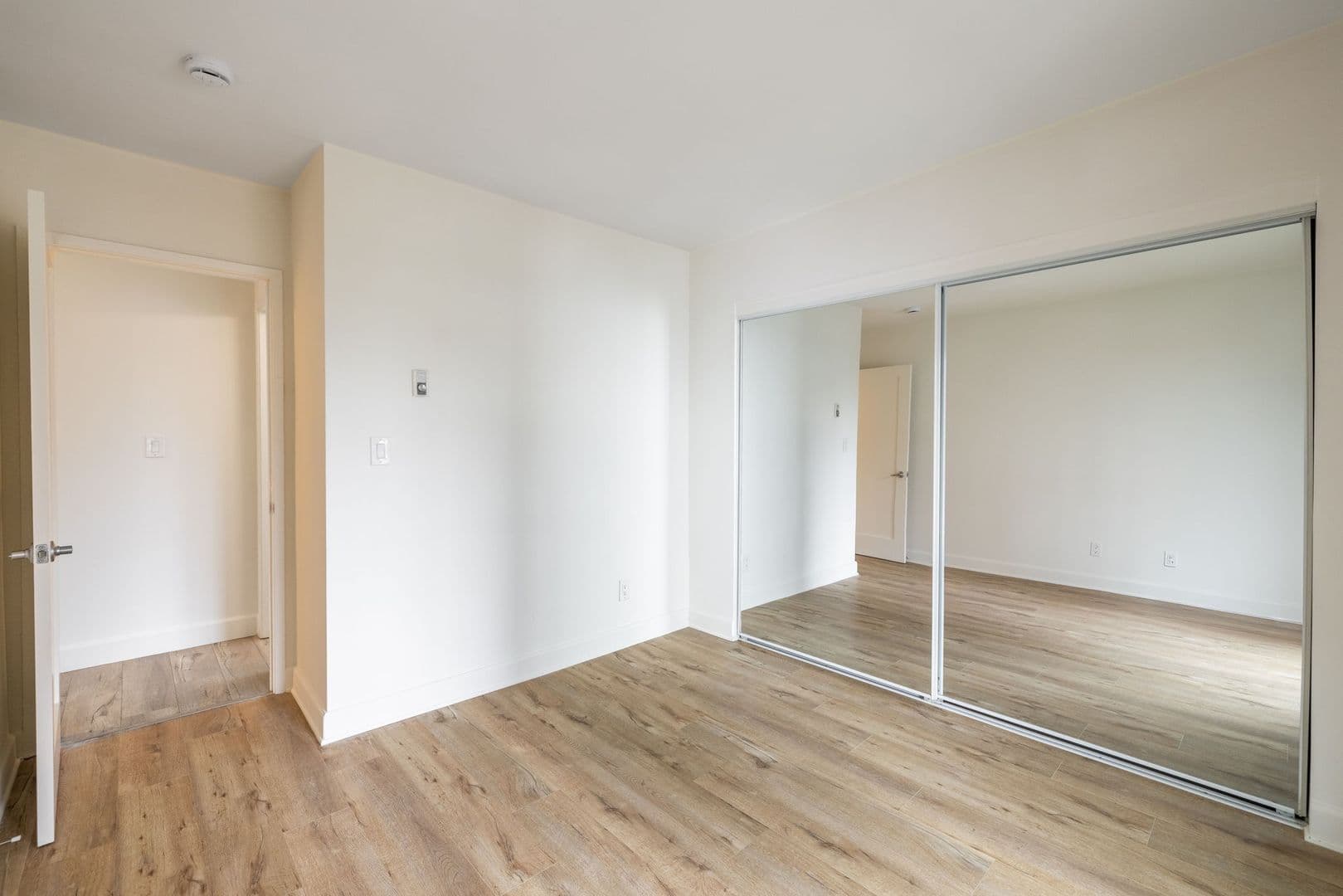 El Segundo Apartment: 431 Indiana Street