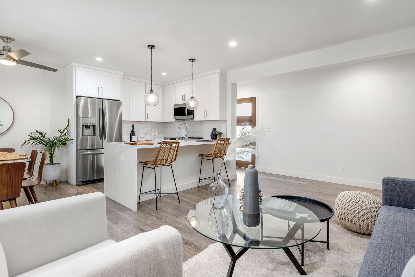 El Segundo Apartment: 420 Illinois Street