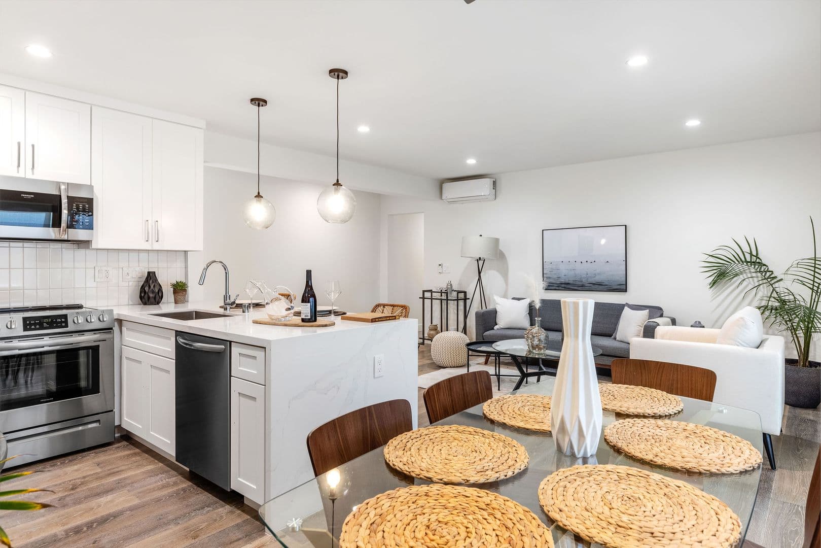 El Segundo Apartment: 420 Illinois Street