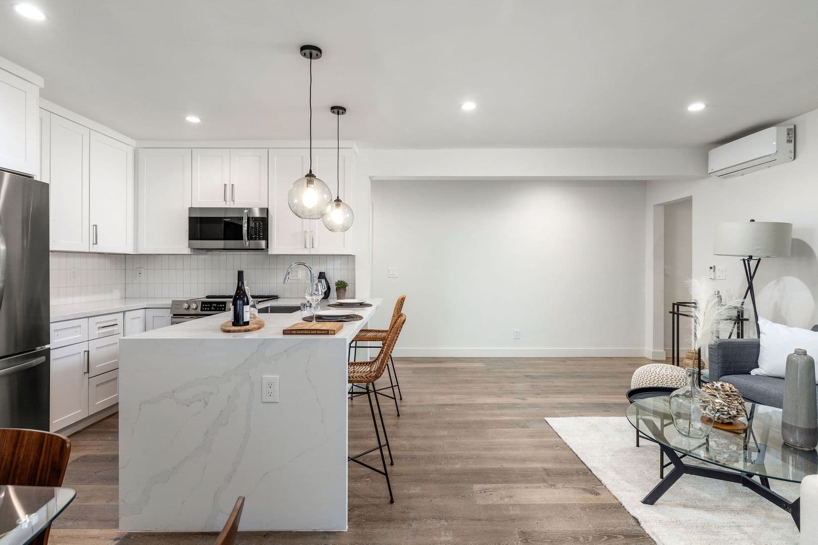 El Segundo Apartment: 420 Illinois Street