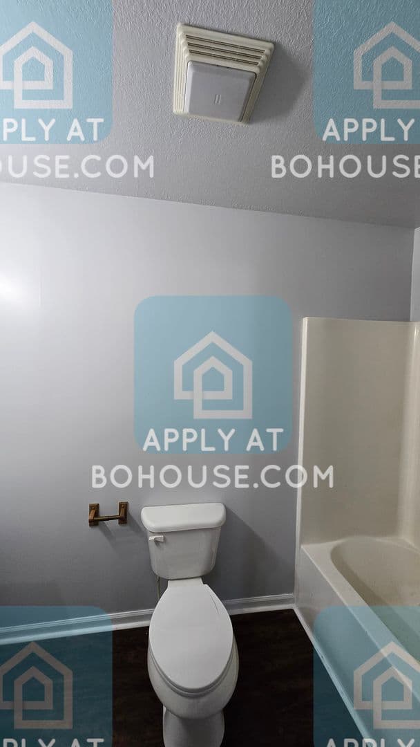 WARSAW Apartment: 600-610 OLDFATHER ST