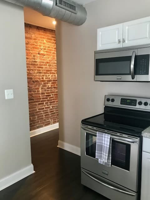 Baltimore Apartment: 704/706 Gladstone Avenue