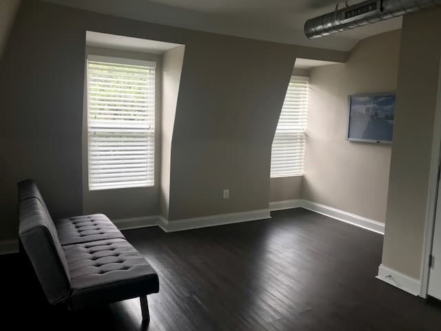 Baltimore Apartment: 704/706 Gladstone Avenue