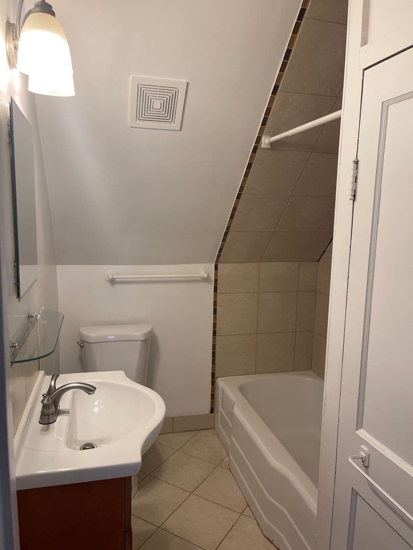 Baltimore Apartment: 720 Gladstone Avenue