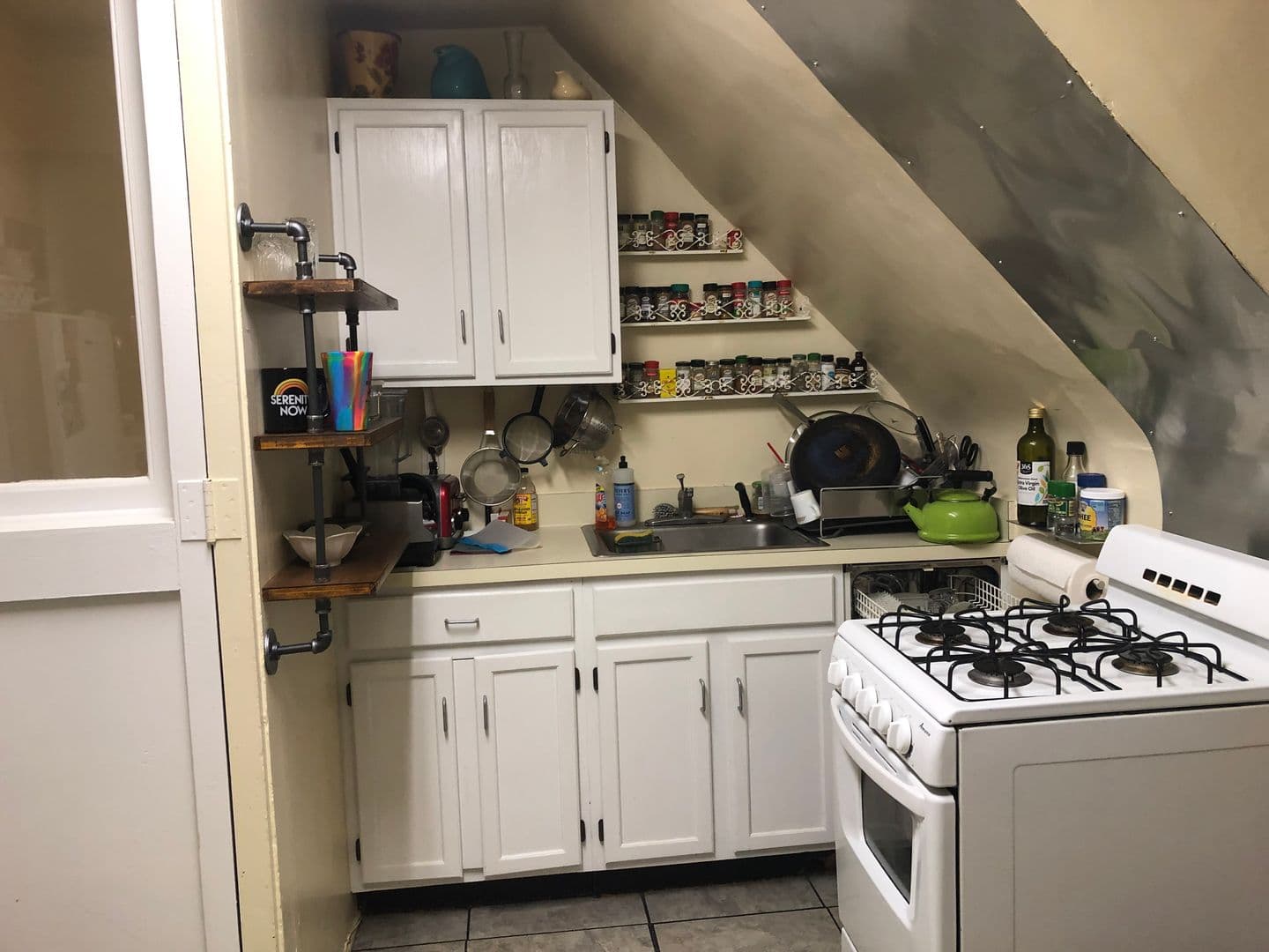 Baltimore Apartment: 720 Gladstone Avenue