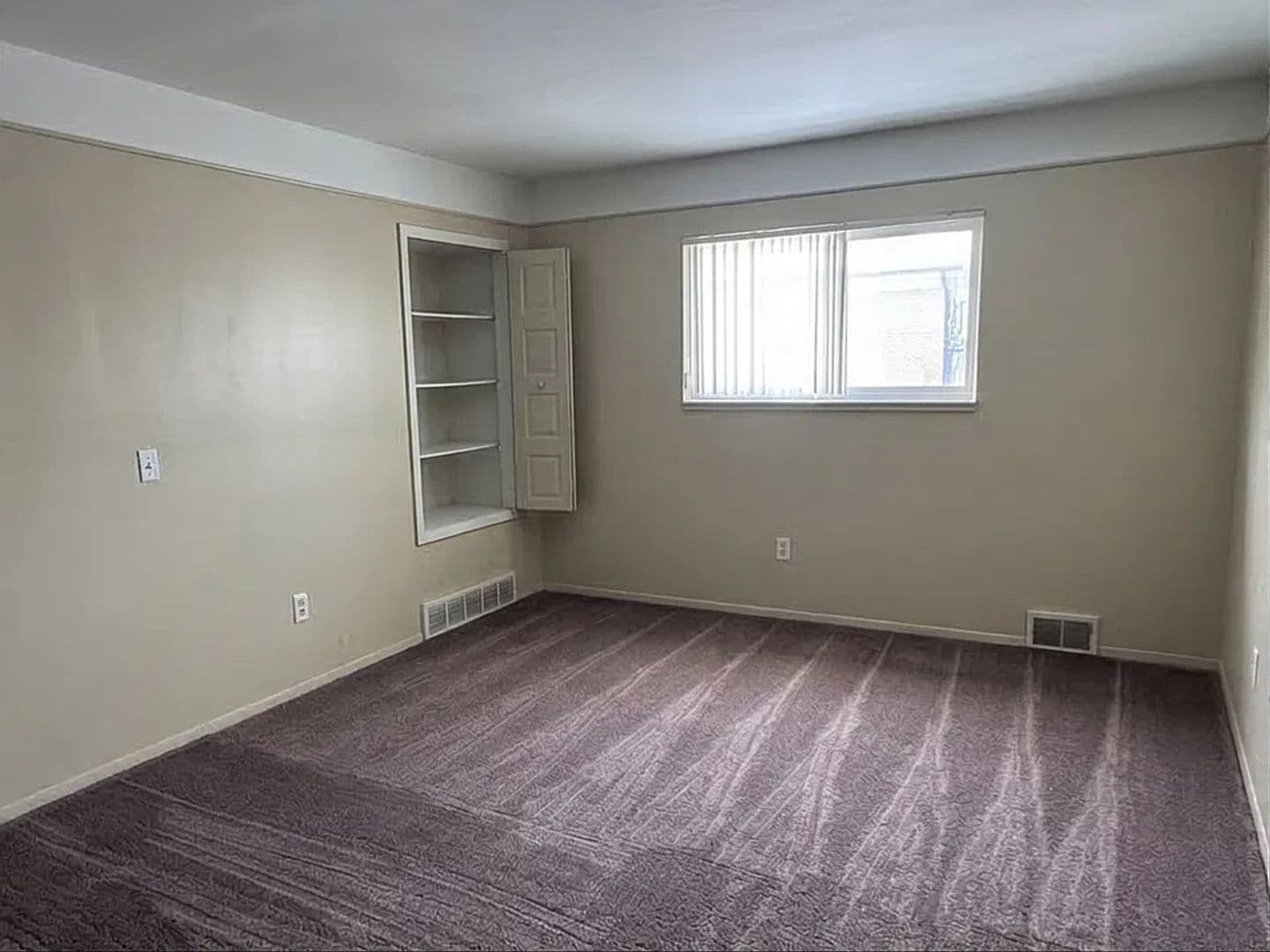 Eastpointe Apartment: 16481 E 10 Mile Rd