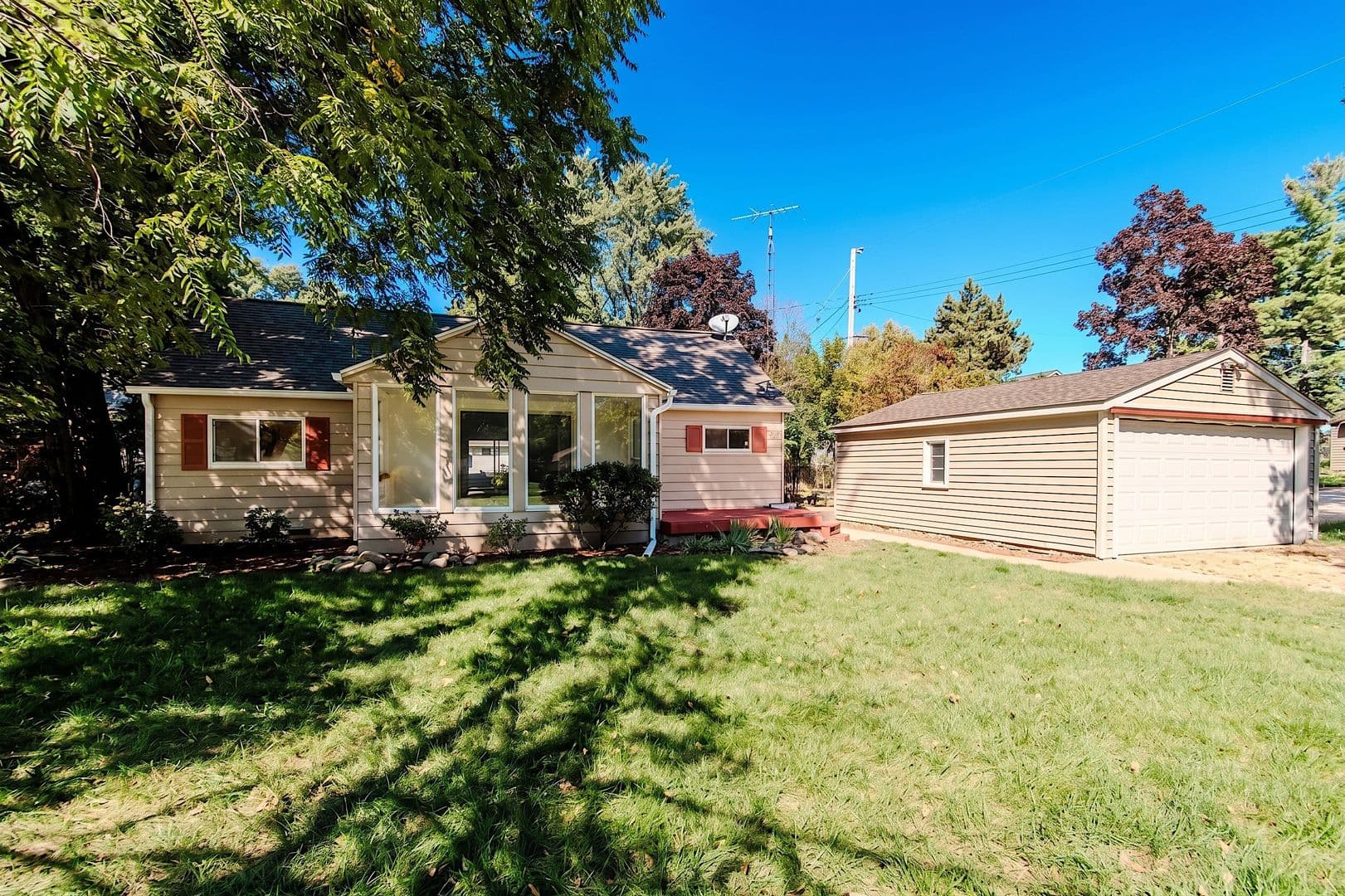 Leonard House: 408 Cantley St