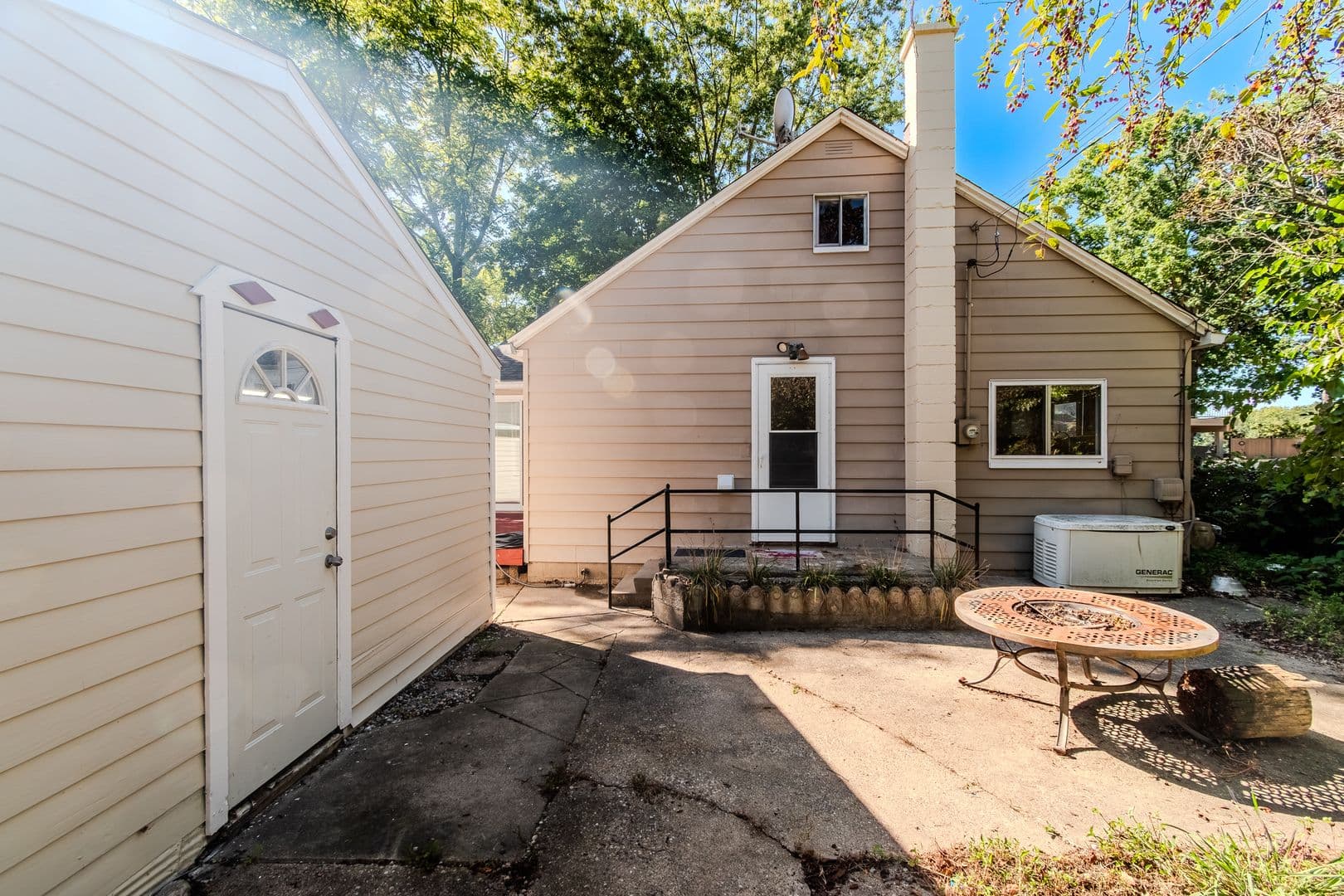 Leonard House: 408 Cantley St