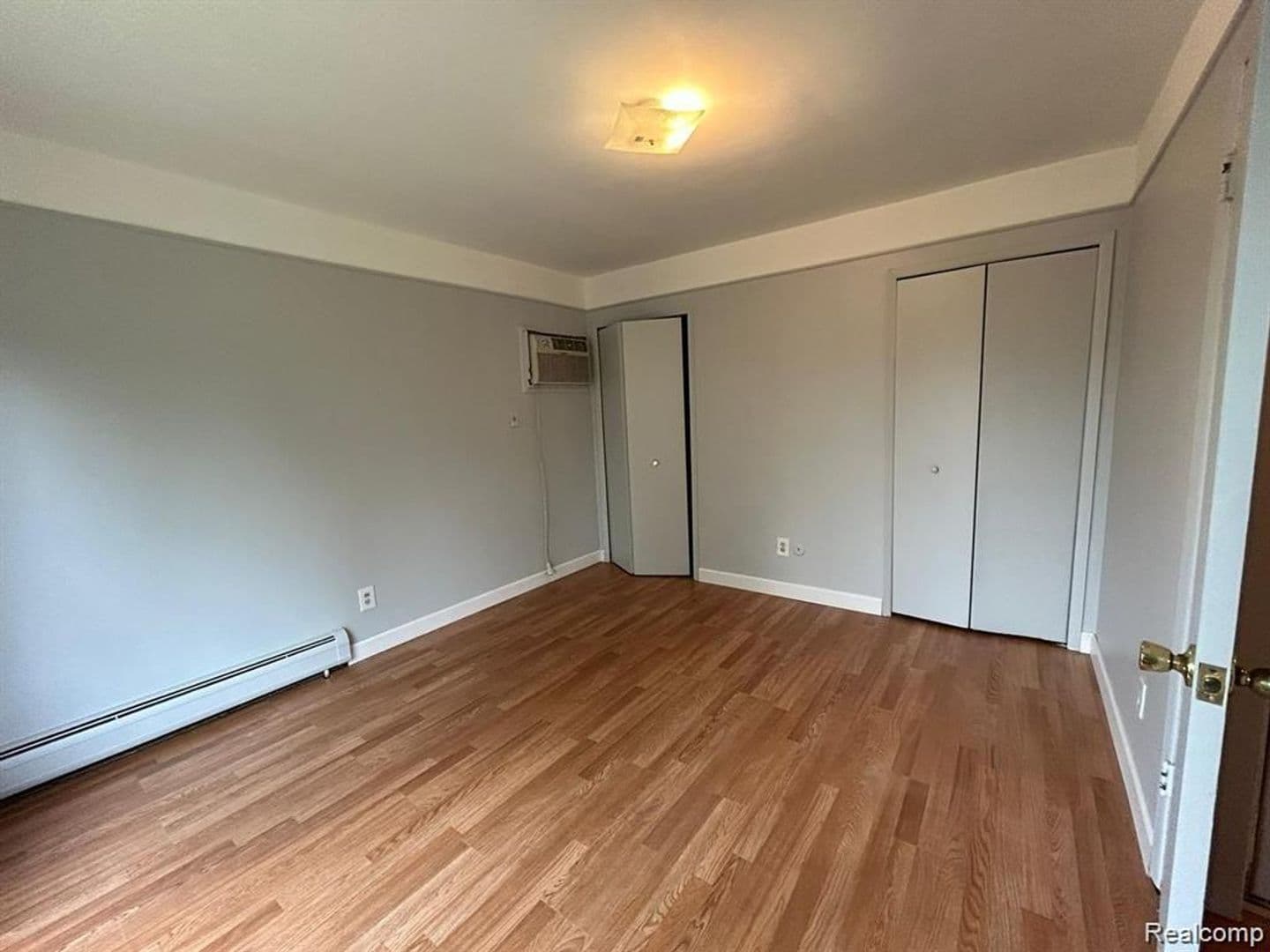 Eastpointe Apartment: 16480 E 9 Mile