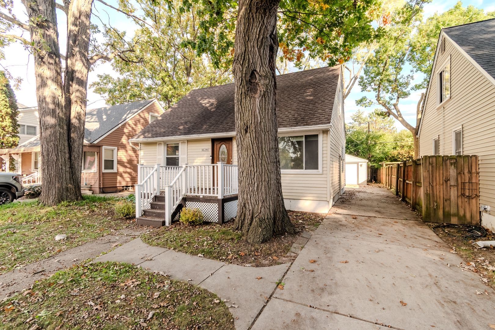 Royal Oak House: 3128 Harvard Road