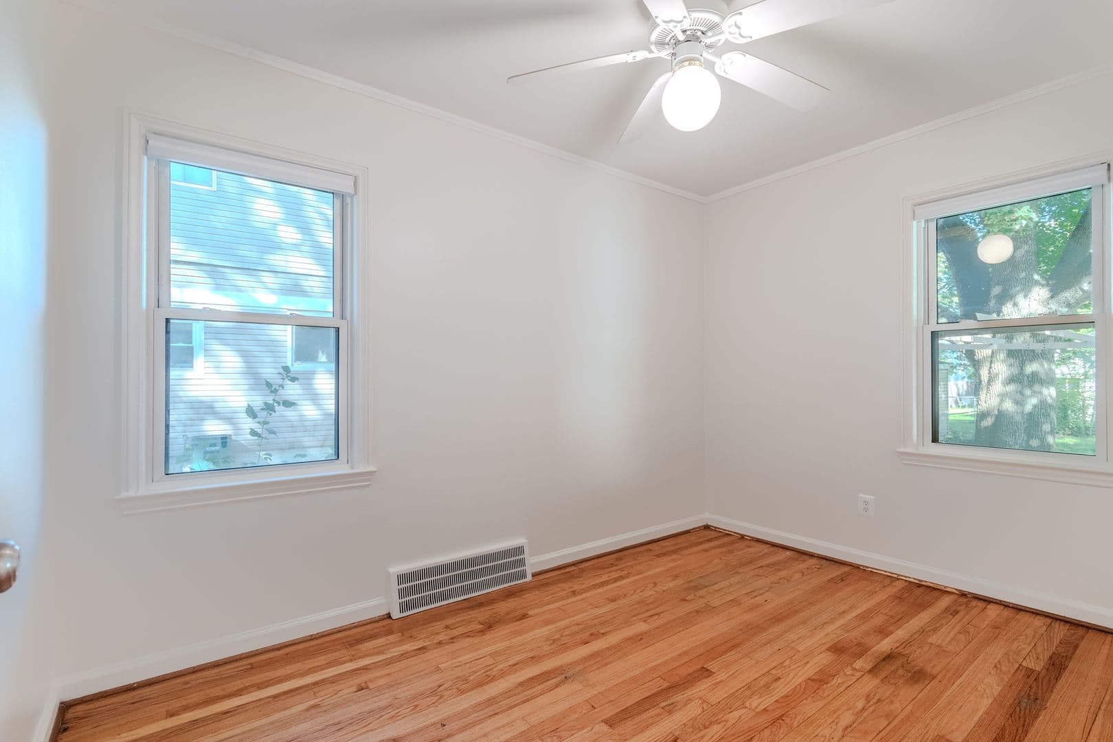 Royal Oak House: 1616 N Vermont Avenue