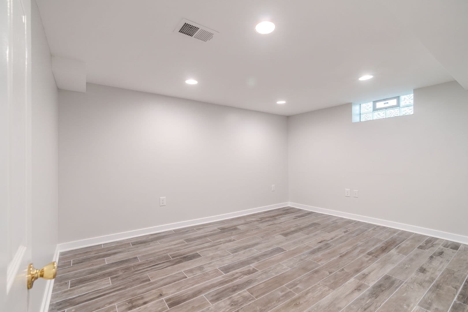 Royal Oak House: 3224 N Altadena Ave