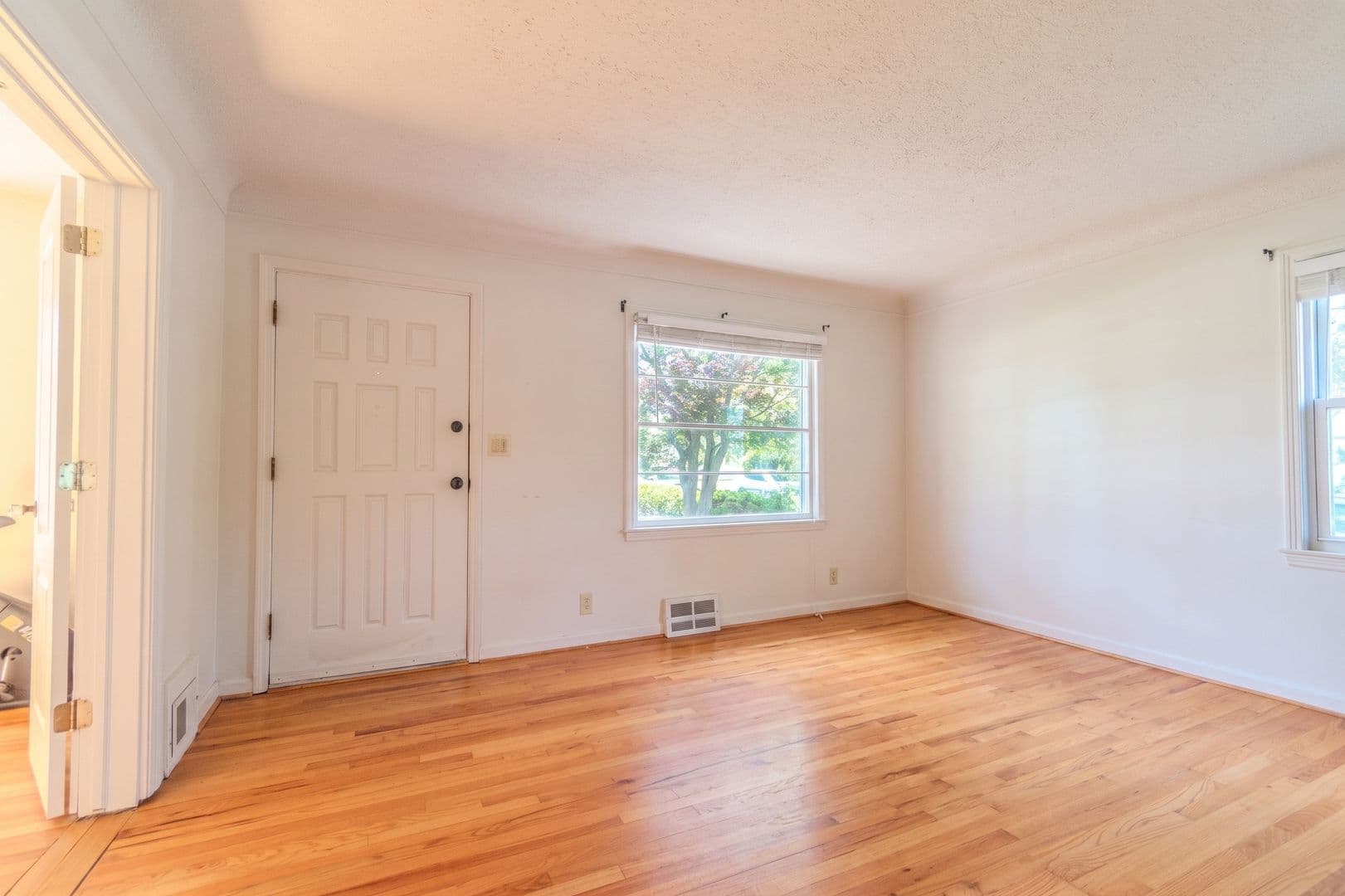 Royal Oak House: 3224 N Altadena Ave
