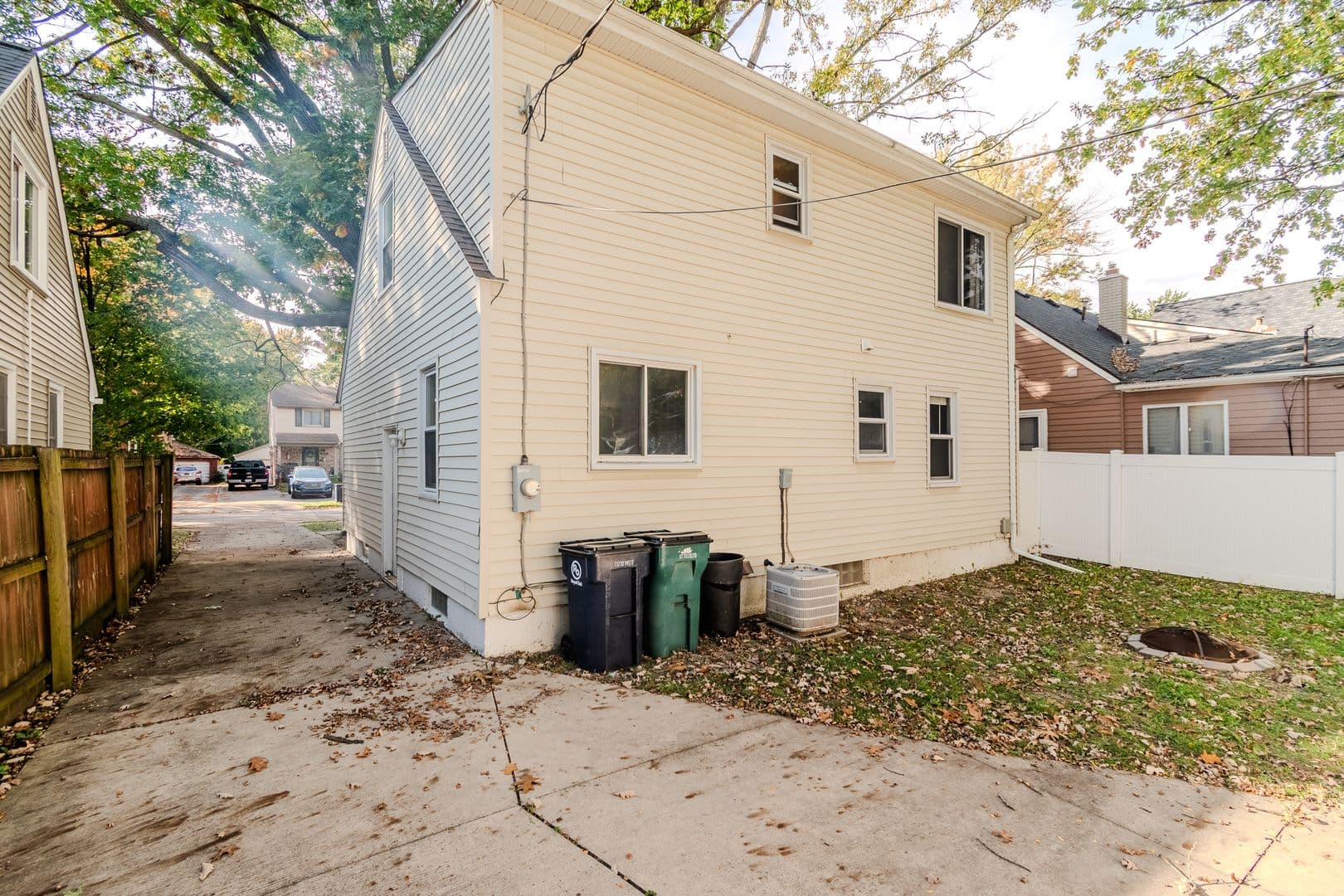 Royal Oak House: 3128 Harvard Road
